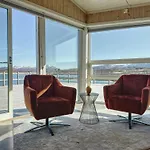 Spectacular Waterfront Fishermans - Rorbu Gravdal