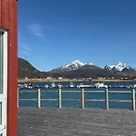 Spectacular Waterfront Fishermans - Rorbu Nyaraló