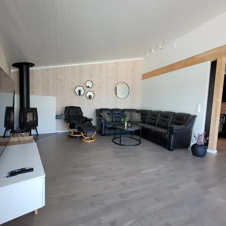 Holiday home Moderne Rorbu I Lofoten Gravdal (Vestvagoy)