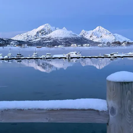 Spectacular Waterfront Fishermans - Rorbu Holiday home Gravdal (Vestvagoy)