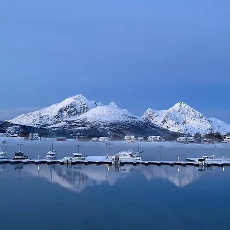 Spectacular Waterfront Fishermans - Rorbu Gravdal (Vestvagoy)