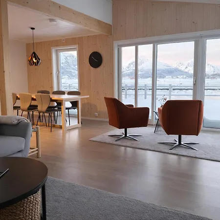 Spectacular Waterfront Fishermans - Rorbu Holiday home