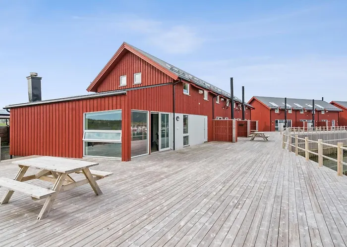 Spectacular Waterfront Fishermans - Rorbu Gravdal