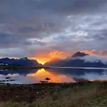 Spectacular Waterfront Fishermans - Rorbu *
