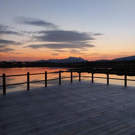 Spectacular Waterfront Fishermans - Rorbu Gravdal (Vestvagoy)