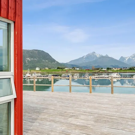 Spectacular Waterfront Fishermans - Rorbu Holiday home